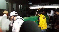 Jenazah Gatot Brajamusti Tiba di Rumah Duka Sukabumi, Disambut Tangisan Keluarga
