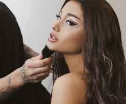Riasan Mata Dramatis dengan Floating Liner Favorit Lady Gaga
