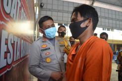 Buron Usai Bunuh Selingkuhan Istri, Pria Ini Menyerahkan Diri