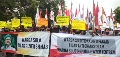 Polisi Bubarkan Aksi Warga Tolak Habib Rizieq ke Solo