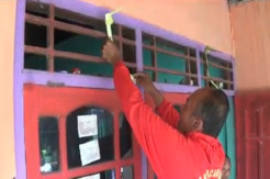 Tolak Bala Letusan, Warga Lereng Merapi Pasang Janur Kuning dan Sediakan Air Bunga