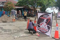 Prihatin Nasib Rakyat, Relawan Kolom Kosong Tambal Jalan Berlubang di Bengkulu Utara