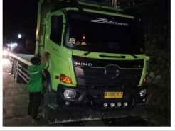 Paksa Truk Berhenti, Bocah 12 Tahun Tewas Terjatuh