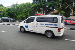40 Menit Ambulans RS Ummi Sambangi Rumah Habib Rizieq