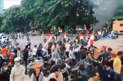 Puluhan Pendemo Tolak Habib Rizieq Kocar-Kacir Dibubarkan Paksa oleh Massa