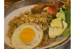 Makan Mi Instan Goreng di Dubai, Topping-nya Emas 24 Karat