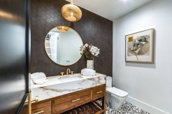 Manfaatkan Area Sudut Rumah dengan Membuat Powder Room