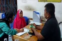 Keterlaluan! Pasutri Tipu Nenek Penjual Kue Keliling dengan Uang Palsu