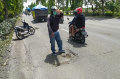 Jeglongan Sewu, Ini Julukan Warga untuk Jalan Lamongan-Babat yang Berlubang