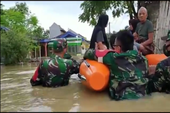 Banjir Rendam Ribuan Rumah di Pamekasan, Warga Divakuasi ke Tempat Aman