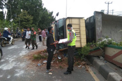 Truk Terguling, Anggota TNI Meninggal Dunia di Jalan Sultan Hasanudin