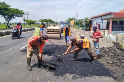 Perbaikan Jalan Berlubang di Jalur Pantura Losari Terkendala Cuaca