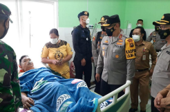 Cek Penanganan Medis, Kapolda Jambi Irjen Rachmad Jenguk Anggota Brimob Korban Kecelakaan Bus