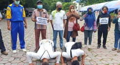 Sembuh dari COVID-19, Pasien Sujud Syukur dan Jalan Kaki 10 Km Pulang ke Rumah