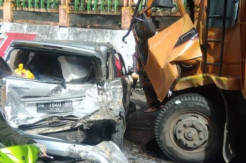 Tabrakan Beruntun 10 Kendaraan di Lembah Anai, Minibus Terjun ke Jurang
