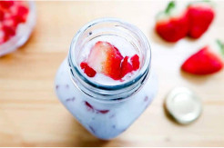 Minuman Segar Korean Strawberry Milk untuk Sambut Tahun Baru