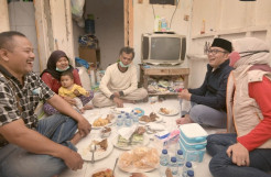 Malam Tahun Baru, Ridwan Kamil Beri Kejutan ke Pemulung yang Viral Bawa Bayi Naik Becak