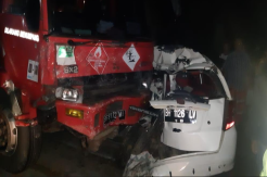 Honda Jazz Tabrak Fuso, Pengendara Tewas saat Dibawa ke Puskesmas