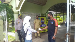 Polisi Masuk Sekolah, Pantau Prokes Hari Pertama Belajar Tatap Muka