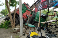 Tragis, Pemotor Tewas Terlindas Truk di Jalur Pantura Terekam CCTV