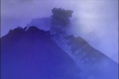 Awan Panas Meluncur dari Puncak Merapi ke Kali Krasak, Warga Dilarang Mendekati Sungai