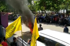 Musda Partai Golkar Pangandaran Ricuh, Massa Bakar Sebuah Sepeda Motor