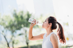 Cegah Dehidrasi, Haruskah Minum 8 Gelas Air Sehari?