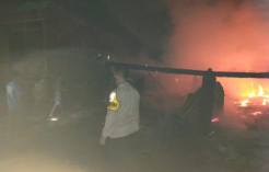 Ditinggal Pemilik, Si Jago Merah Lalap Satu Rumah Rata dengan Tanah