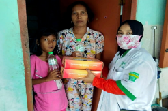 JNE-IFS dan UPZISNU Sidoarjo Bagikan 1.000 Boks Paket Makanan
