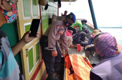 Tewas Saat Melaut, Jenazah Nelayan Asal Pati Dievakuasi ke Pelabuhan Rembang