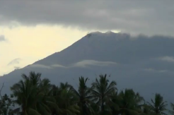 Gunung Raung Erupsi Keluarkan Kolom Abu Setinggi 400 Meter, Warga Dilarang Mendekat