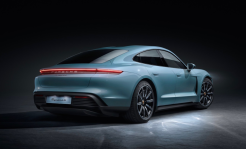 Tesla, Hati-Hati dengan Porsche Taycan Elektrik Ini!
