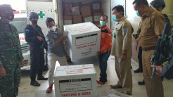 2.240 Vaksin Sinovac Jatah Bangka Selatan Tiba dengan Pengawalan Ketat