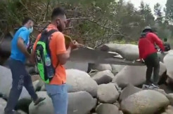 Heboh Penemuan Sayap Pesawat di Bibir Pantai Teluk Putri Bintan