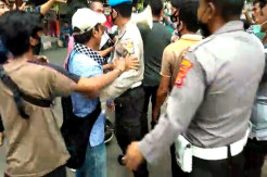 Tuntut Oknum Polisi Ditahan, Demo Kasus Video Mesum di RSUD Dompu Ricuh
