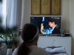 8 Kebiasaan yang Muncul saat Kamu Doyan Nonton Drama Korea