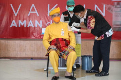 Tampil Pakai Baju Adat Riau, Ganjar: Saya Cari Sarungnya Nggak Ketemu