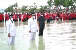 Unik dan Seru, Kades Terpilih di Kabupaten Buton Tengah Dilantik di Laut