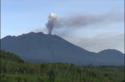 Gunung Raung Keluarkan Suara Dentuman, Jendela Rumah Warga Bergetar
