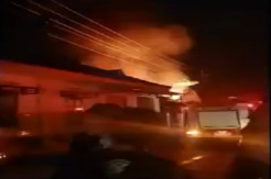 Pagi Buta Kebakaran Hebat Luluhlantakkan Rumah Nenek di Tuban