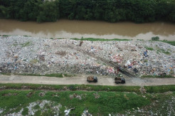 Diduga Ada Permainan, Pemkab Bekasi Akan Tutup TPS Liar di Samping Tol Cibitung-Cilincing