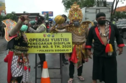 Gatotkaca, Kanza, dan Mbah Bejo Kompak Turun ke Jalan Tindak Pelanggar Protokol Kesehatan