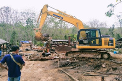 Pabrik Pengolahan Minyak Ilegal di Batanghari Dihancurkan dengan Alat Berat