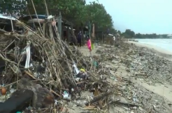 Parah, Tumpukan Sampah Menggunung di Sepanjang Pantai Teluk Awur Jepara