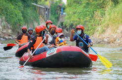 Susuri Sungai Bersama Putri, Bobby Nasution Kenalkan Sungai Deli Medan kepada Keluarga