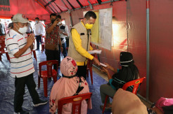 Wagub Sumut Musa Rajekshah Berikan Bantuan Korban Kebakaran di Sibolga
