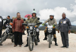 Jalan Trans-Papua, Pembangunan...
