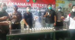 Perwira dan Anggota...
