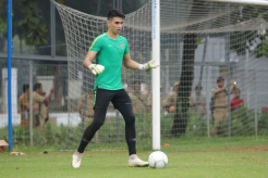 Vaksinasi Covid-19 Dimulai, Ini Harapan Kiper Timnas Indonesia