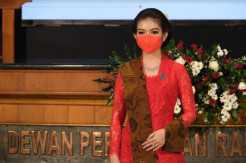 Selvi Ananda Cantik Pakai Kebaya Merah, Ini Pesan Gibran